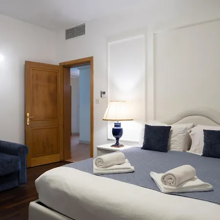 Villa Alexandra: Sea Views Pool Jacuzzi Sauna Mellieha