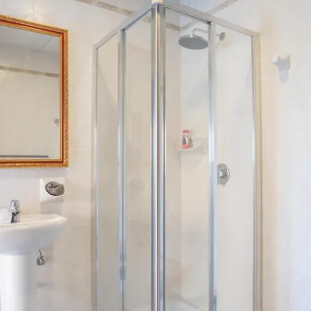 Alexandra: Sea Views Pool Jacuzzi Sauna Mellieha