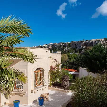 Alexandra: Sea Views Pool Jacuzzi Sauna