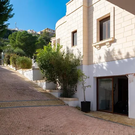 Villa Alexandra: Sea Views Pool Jacuzzi Sauna *