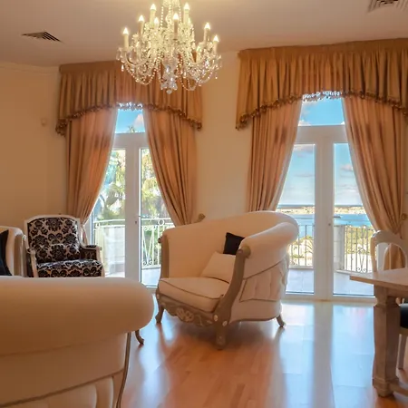 Alexandra: Sea Views Pool Jacuzzi Sauna