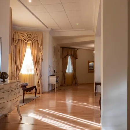 Villa Alexandra: Sea Views Pool Jacuzzi Sauna