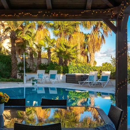 Alexandra: Sea Views Pool Jacuzzi Sauna Villa *