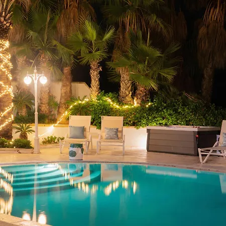 Alexandra: Sea Views Pool Jacuzzi Sauna *