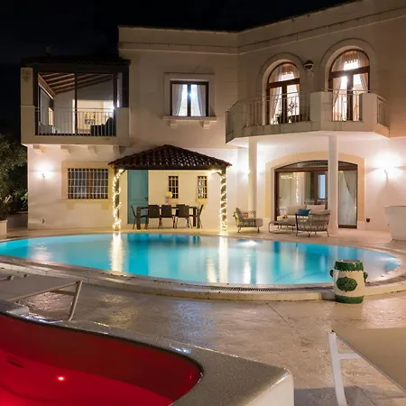 Villa Alexandra: Sea Views Pool Jacuzzi Sauna *