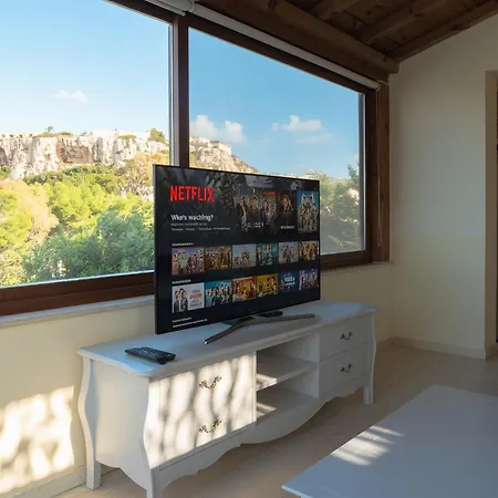 Alexandra: Sea Views Pool Jacuzzi Sauna Mellieha