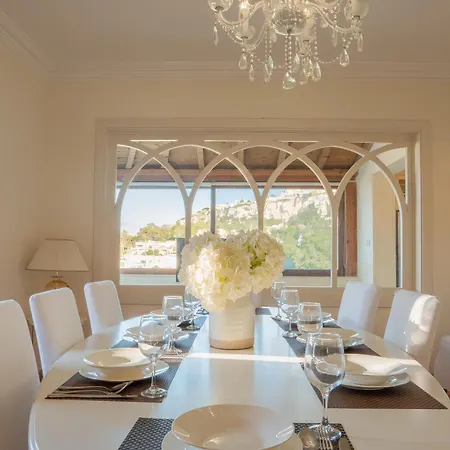 Alexandra: Sea Views Pool Jacuzzi Sauna