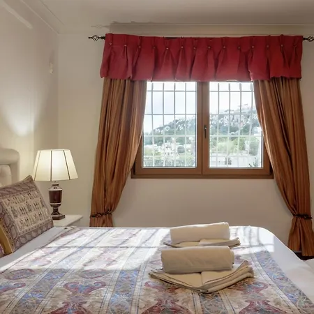 Villa Alexandra: Sea Views Pool Jacuzzi Sauna