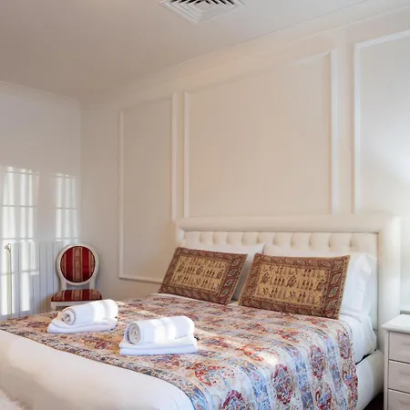 Villa Alexandra: Sea Views Pool Jacuzzi Sauna Mellieha