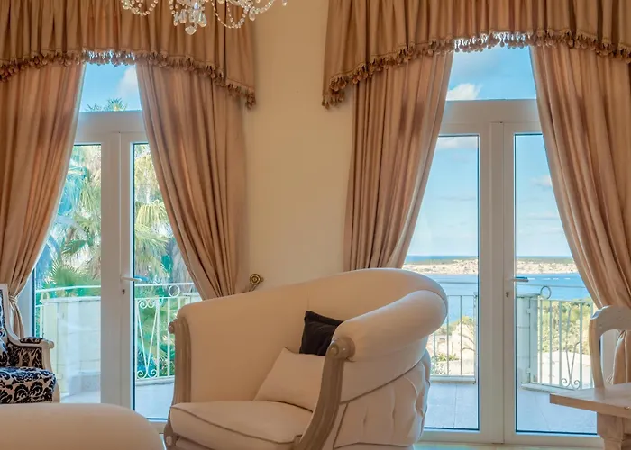 Alexandra: Sea Views Pool Jacuzzi Sauna 빌라 멜리에하