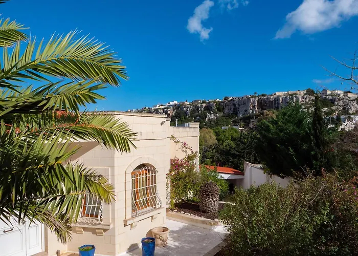 Alexandra: Sea Views Pool Jacuzzi Sauna