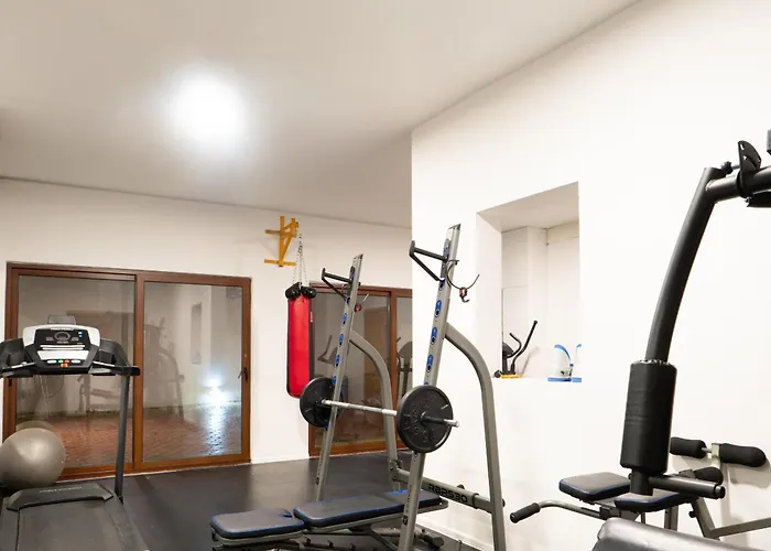 Alexandra: Sea Views Pool Jacuzzi Sauna 멜리에하