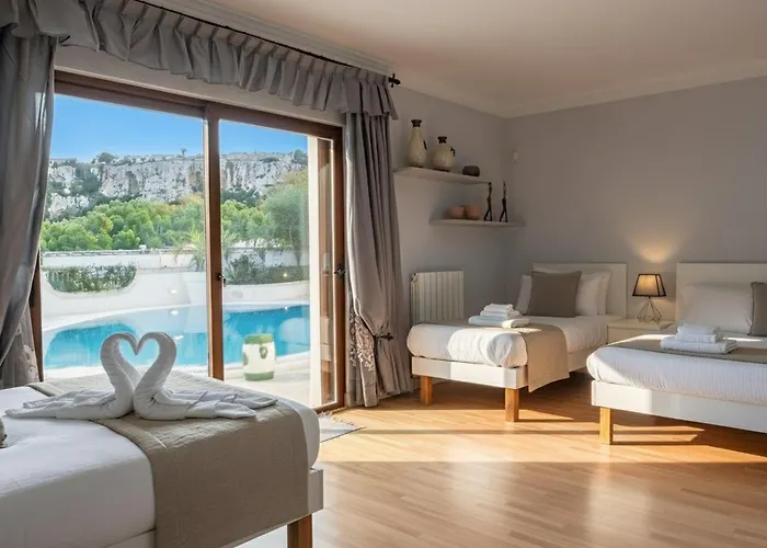 Alexandra: Sea Views Pool Jacuzzi Sauna * 멜리에하