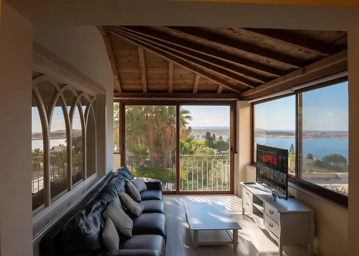 Alexandra: Sea Views Pool Jacuzzi Sauna * 멜리에하