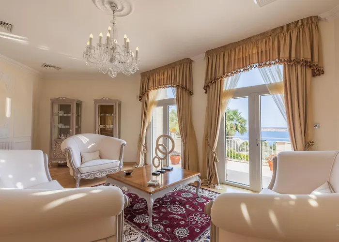 빌라 Alexandra: Sea Views Pool Jacuzzi Sauna *