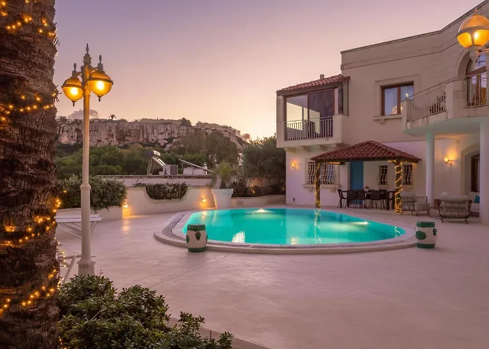 빌라 Alexandra: Sea Views Pool Jacuzzi Sauna