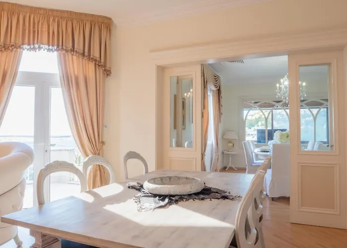 Alexandra: Sea Views Pool Jacuzzi Sauna 멜리에하