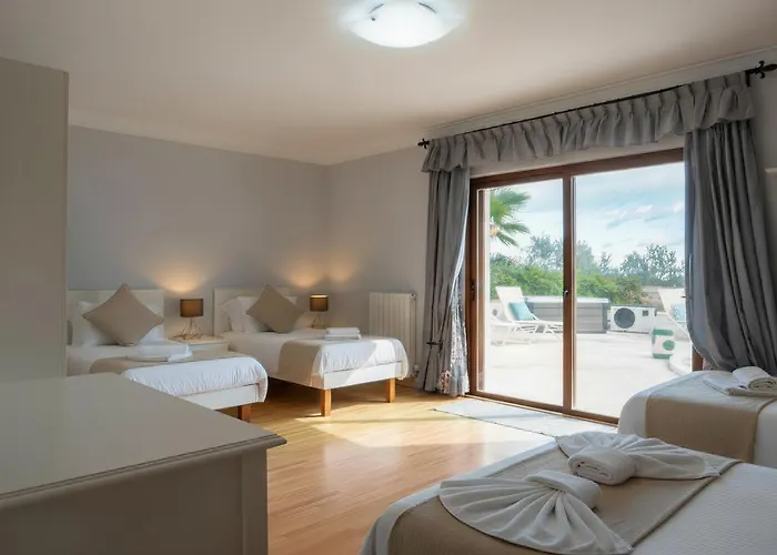 Alexandra: Sea Views Pool Jacuzzi Sauna 빌라