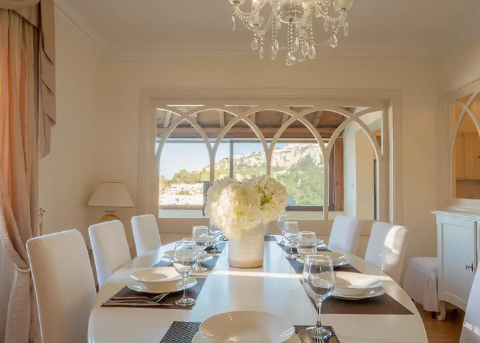 Alexandra: Sea Views Pool Jacuzzi Sauna