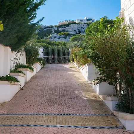 Alexandra: Sea Views Pool Jacuzzi Sauna Villa Mellieha