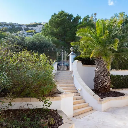 Villa Alexandra: Sea Views Pool Jacuzzi Sauna *
