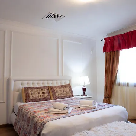 Alexandra: Sea Views Pool Jacuzzi Sauna 别墅