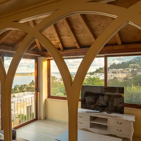 Alexandra: Sea Views Pool Jacuzzi Sauna Villa Mellieha