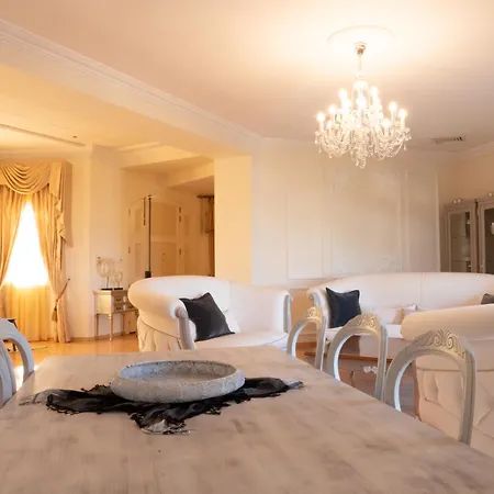 Villa Alexandra: Sea Views Pool Jacuzzi Sauna Mellieha