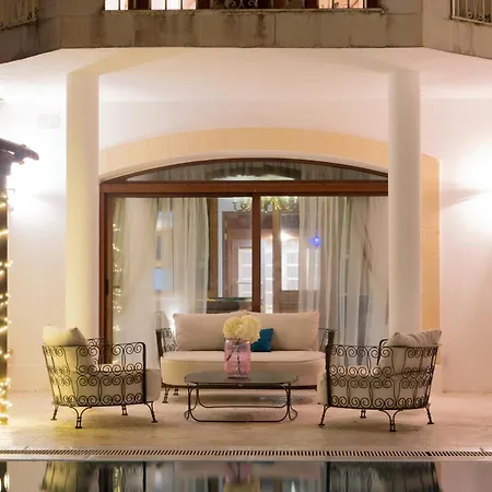 Alexandra: Sea Views Pool Jacuzzi Sauna *