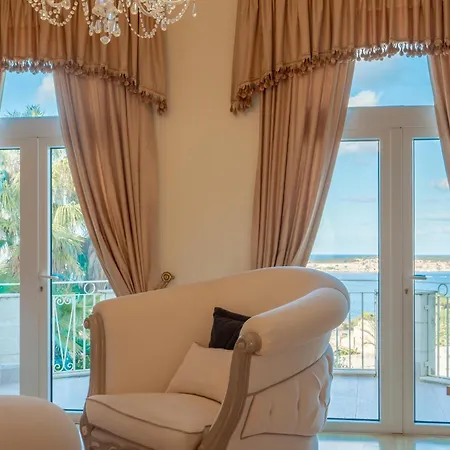 Alexandra: Sea Views Pool Jacuzzi Sauna Villa Mellieħa