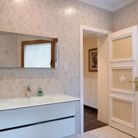 Alexandra: Sea Views Pool Jacuzzi Sauna Villa Mellieħa