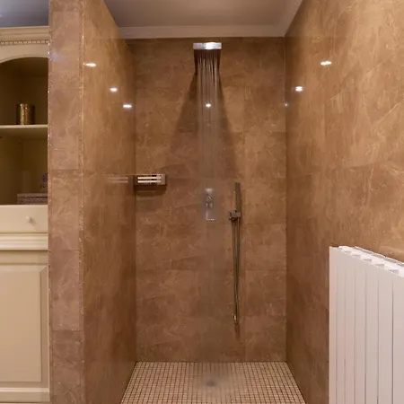 Villa Alexandra: Sea Views Pool Jacuzzi Sauna *