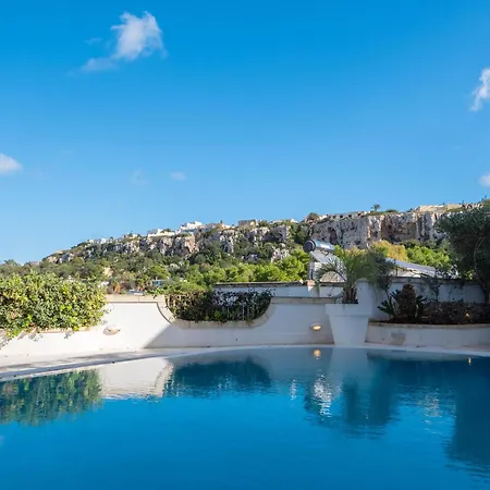 Villa Alexandra: Sea Views Pool Jacuzzi Sauna Mellieha
