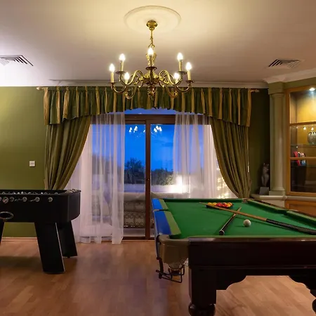 Alexandra: Sea Views Pool Jacuzzi Sauna メーリッハ