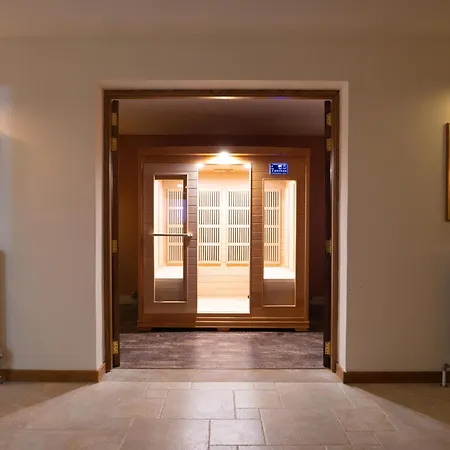 Alexandra: Sea Views Pool Jacuzzi Sauna