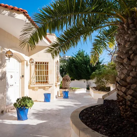 Alexandra: Sea Views Pool Jacuzzi Sauna Villa