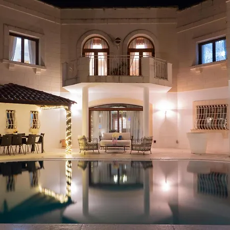 Alexandra: Sea Views Pool Jacuzzi Sauna Villa Mellieha