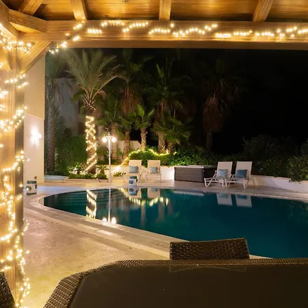 Alexandra: Sea Views Pool Jacuzzi Sauna *