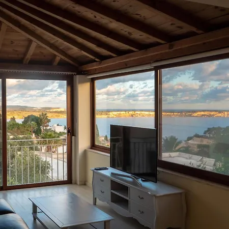 Alexandra: Sea Views Pool Jacuzzi Sauna Mellieha