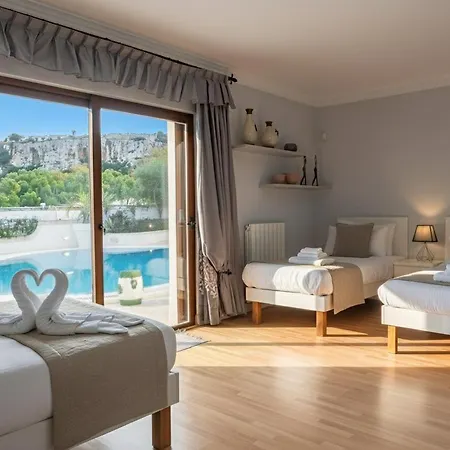 Alexandra: Sea Views Pool Jacuzzi Sauna * メーリッハ