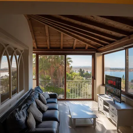 Alexandra: Sea Views Pool Jacuzzi Sauna * メーリッハ