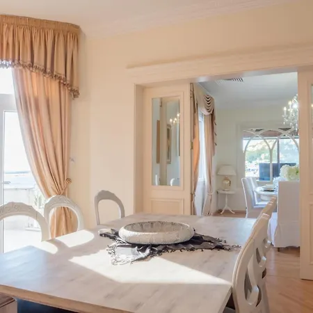 Alexandra: Sea Views Pool Jacuzzi Sauna Mellieħa