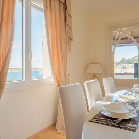 Alexandra: Sea Views Pool Jacuzzi Sauna * メーリッハ