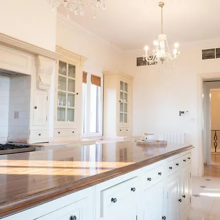 Alexandra: Sea Views Pool Jacuzzi Sauna Mellieħa