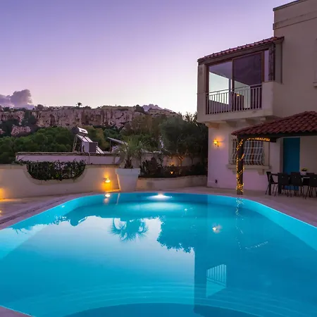 Alexandra: Sea Views Pool Jacuzzi Sauna