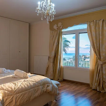 Alexandra: Sea Views Pool Jacuzzi Sauna メーリッハ