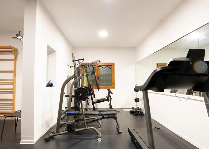 Alexandra: Sea Views Pool Jacuzzi Sauna Vila *