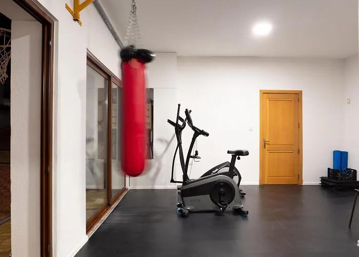 Alexandra: Sea Views Pool Jacuzzi Sauna