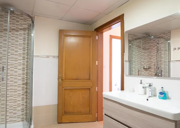 Alexandra: Sea Views Pool Jacuzzi Sauna 멜리에하