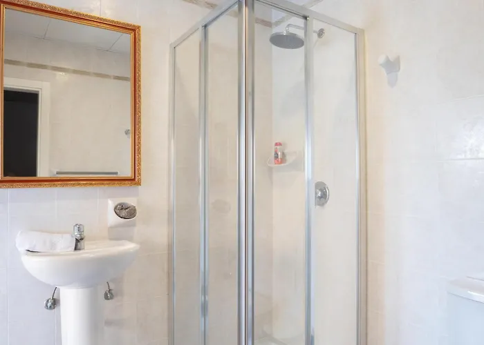 Alexandra: Sea Views Pool Jacuzzi Sauna 멜리에하